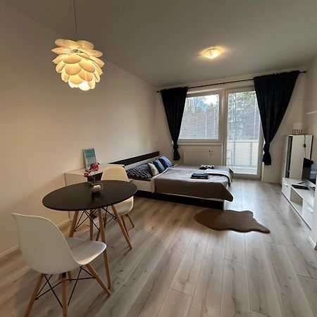 Moderne Studio S Bezplatnym Parkovanim Martin Exteriér fotografie