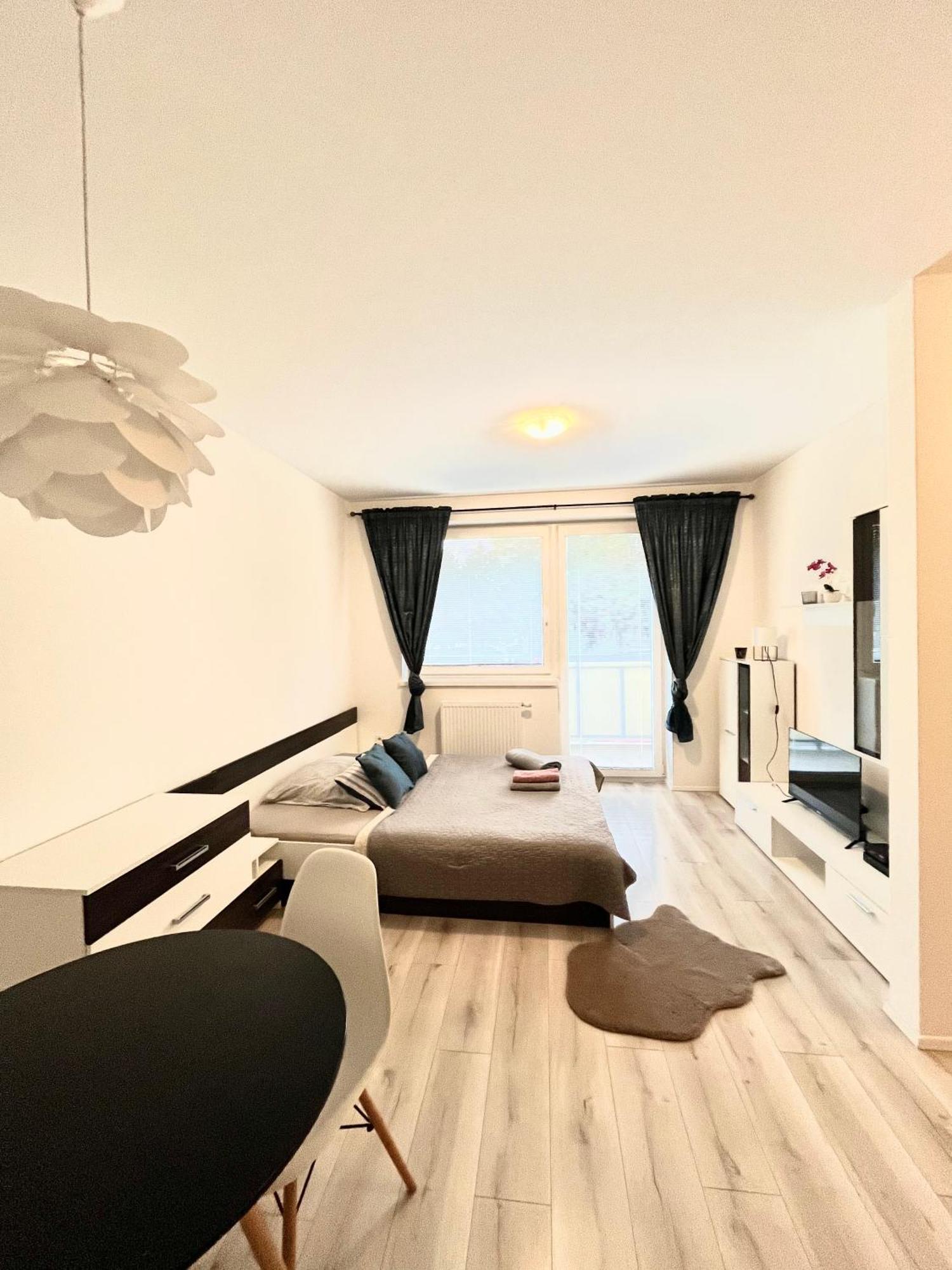 Moderne Studio S Bezplatnym Parkovanim Martin Exteriér fotografie